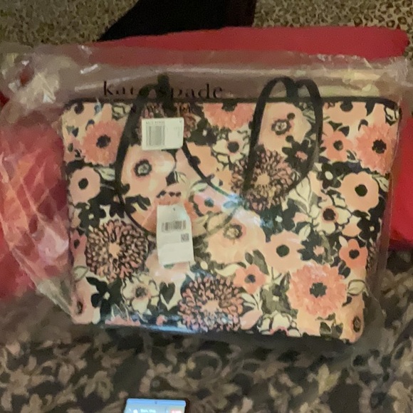 Kate Spade Tote - Picture 10 of 12